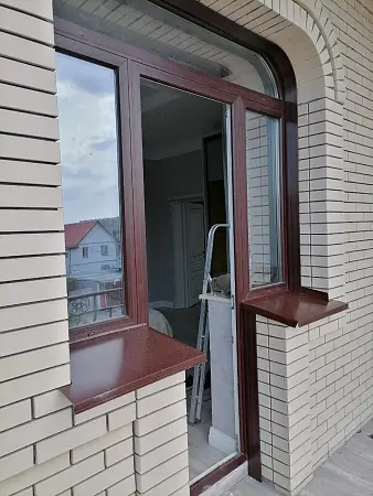 Дверь и окна ПВХ, коричневая ламинация