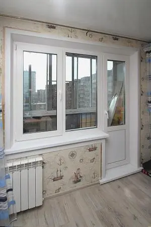 Балконный блок с двухстворчатым окном