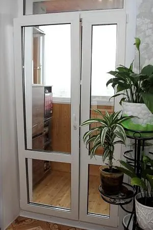 Дверь и окно в лоджию ПВХ, поворотно-откидная фурнитура