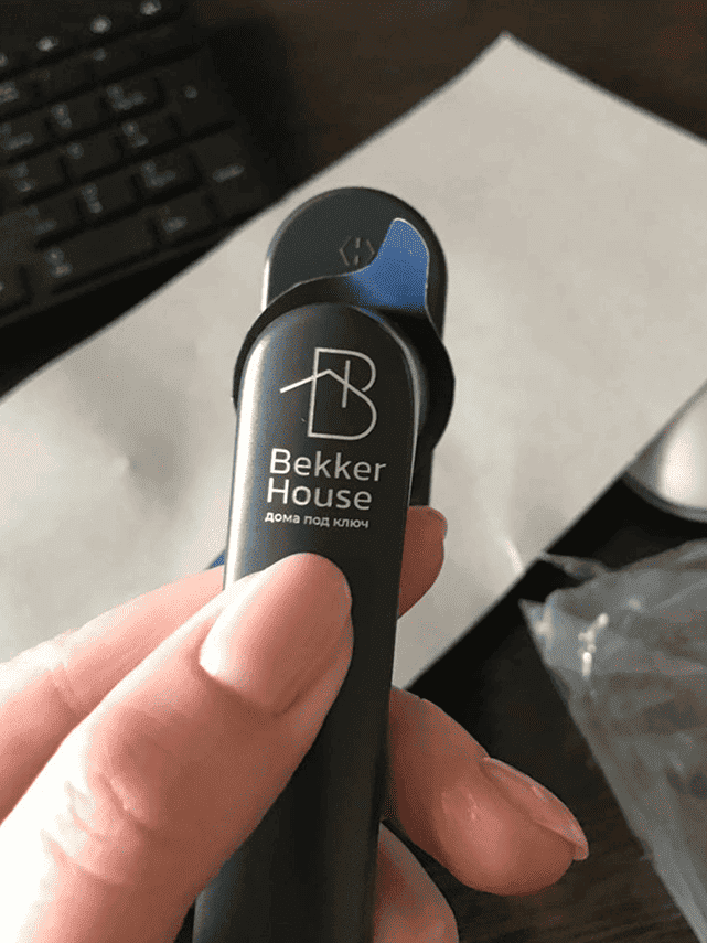 Оконная ручка с логотипом застройщика